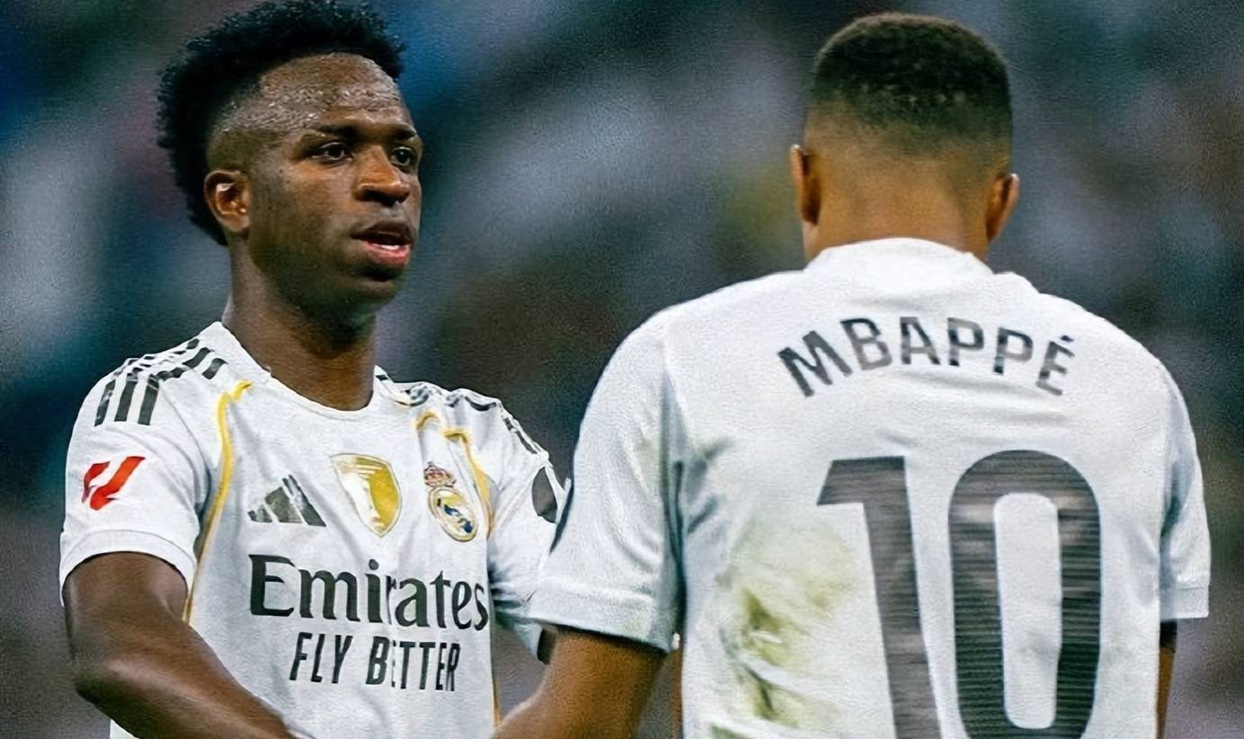 皇马大换血！罗马诺：阿拉巴将离开，波切蒂诺有望接手球队