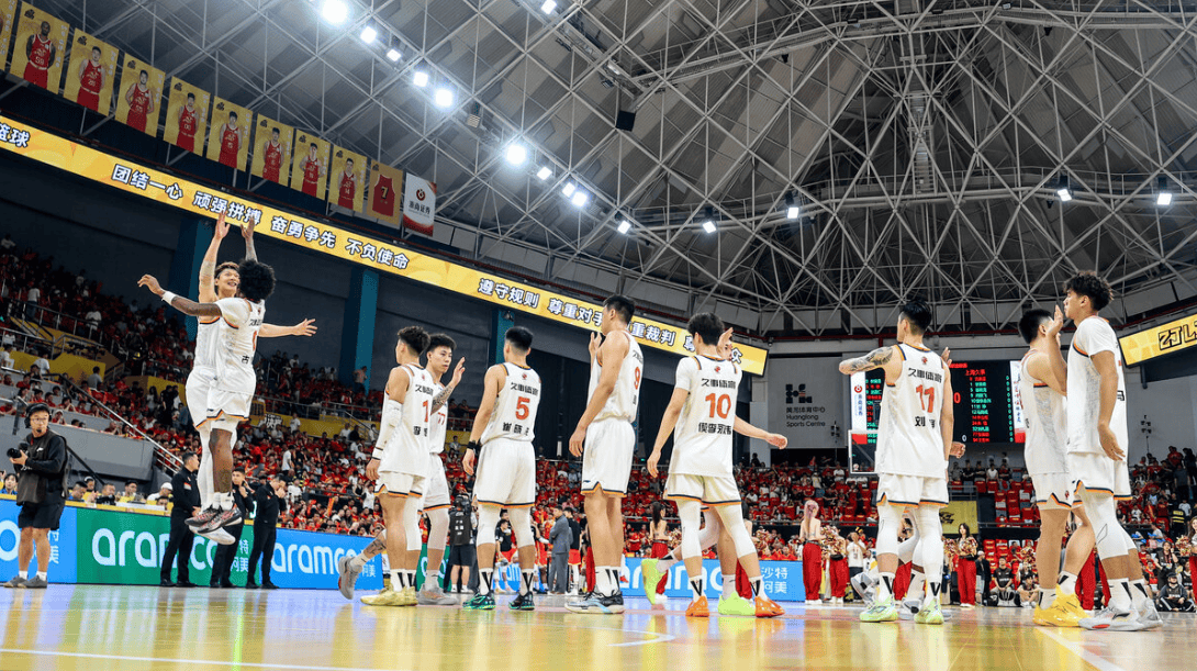 双外援上海狂胜浙江广厦,拿到赛点,张镇麟该去参加NBA选秀!